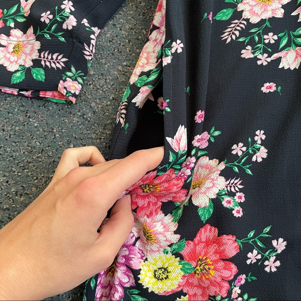 Divided Black Floral Robe - Picture 6 of 9